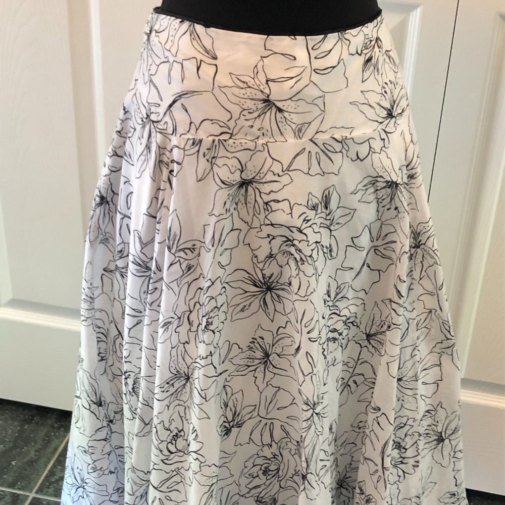 Jones New York skirt - cool and summery - size 8 - Picture 8 of 8